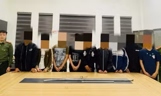 Ngăn chặn nhóm thanh thiếu niên hẹn đua xe, mang theo hung khí