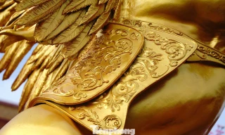 Linh vật ngựa vàng cao 2 m 