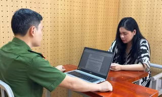 Cô gái trẻ giúp tội phạm 'rửa tiền' xuyên biên giới