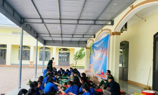 Thanh niên Hà Tĩnh gói bánh chưng, sẻ chia yêu thương