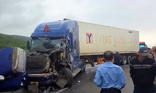 Tai nạn liên tiếp, cao tốc Hàm Nghi - Vũng Áng ùn tắc 5 km