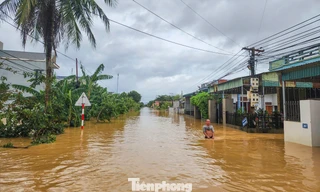 Bà tử vong, cháu mất tích khi chèo thuyền vượt lũ