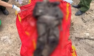 Thi thể nam giới đang bị phân hủy nổi trên hồ nước ở Thanh Hoá