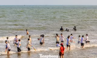 Rốt ráo 'thay áo' cho bãi biển Sầm Sơn 