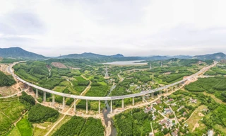 Những ngày 'nước rút' trên cao tốc 12.500 tỷ đồng nối Hà Tĩnh - Quảng Trị