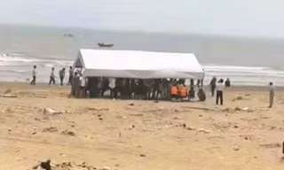 Tìm kiếm 2 bé trai mất tích sau khi đi tắm biển