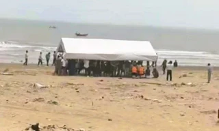 Tìm kiếm 2 bé trai mất tích sau khi đi tắm biển