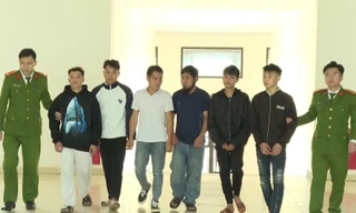 Tung tin thất thiệt 'bị công an đánh' để gọi người đến trụ sở quay video, hò hét