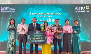 Người phụ nữ Hà Tĩnh gửi tiết kiệm bất ngờ trúng thưởng 686 triệu đồng