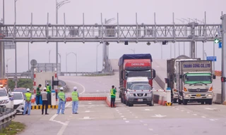 Nhiều ô tô qua trạm thu phí tự động bất thành trên cao tốc Mai Sơn - Quốc lộ 45 