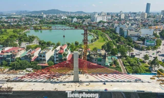 Hình hài cầu dây văng trăm tỉ đầu tiên ở Thanh Hóa sắp hoàn thành