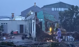 Cứu nhiều người mắc kẹt trong bão Bualoi ở Thanh Hóa