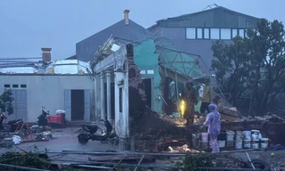 Cứu nhiều người mắc kẹt trong bão Bualoi ở Thanh Hóa