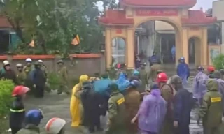 Một Bí thư thôn ở Thanh Hóa bị cây đè tử vong khi đi chống bão