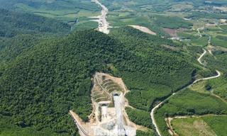 Bên trong hầm xuyên núi 1.000 tỷ đồng trên cao tốc Hà Tĩnh nối Quảng Trị sắp thông xe