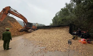 Tài xế tử vong sau tai nạn liên hoàn trên quốc lộ