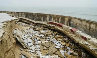 Bờ kè biển Hải Tiến bị xé toạc, cần 100 tỷ đồng để khắc phục