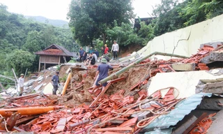 Nhiều ngôi nhà ở xã miền núi tan hoang sau bão
