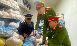 Phát hiện 1 tấn da lợn không rõ nguồn gốc, bốc mùi hôi