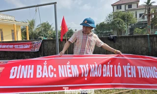 Người dân quê nhà Đình Bắc lắp màn hình cỡ lớn “tiếp lửa” U23 Việt Nam