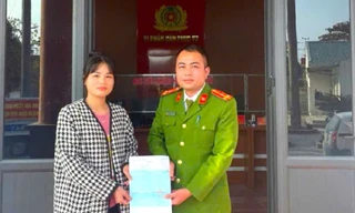 Bất ngờ được nhận 1 tỷ đồng, cô gái vội đến trụ sở công an trình báo