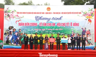 ‘Xuân biên cương - Tết ấm cho em’ đến với người dân miền Tây xứ Nghệ
