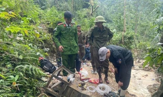 Lợi dụng đêm tối, nhóm đối tượng mang máy móc vào rừng khai thác vàng trái phép