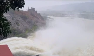 Thuỷ điện Hố Hô, hồ Kẻ Gỗ đồng loạt xả lũ lớn