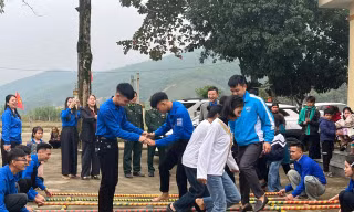 Tuổi trẻ Hà Tĩnh chung tay chăm lo đồng bào người dân tộc Chứt