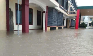 Hơn 18.000 học sinh Hà Tĩnh chưa thể đến trường do mưa lũ