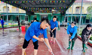 Tuổi trẻ Hà Tĩnh chung tay hỗ trợ người dân khắc phục hậu quả sau lũ