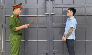 Bạn nhờ giữ hộ 38 chỉ vàng, bạc trong thời gian vào viện điều trị, liền mang bán lấy tiền tiêu xài 