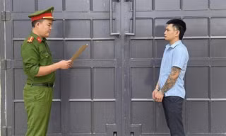 Bạn nhờ giữ hộ 38 chỉ vàng, bạc trong thời gian vào viện điều trị, liền mang bán lấy tiền tiêu xài 