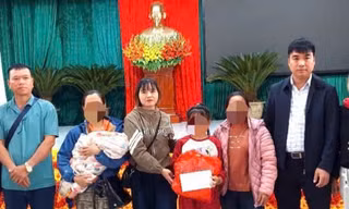 Bé gái bị cha dượng dùng búa bạo hành đã xuất viện, về quê ngoại ở Sơn La