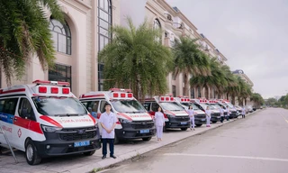 Vingroup hỗ trợ Hà Tĩnh 15 xe cứu thương và thiết bị y tế
