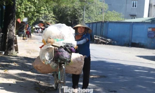 Những người miệt mài mưu sinh trên phố kỳ nghỉ lễ Quốc khánh 2/9