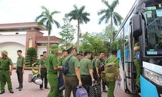 Mưa lũ tàn phá bản làng, 100 cán bộ công an Nghệ An xuất quân