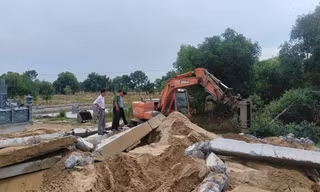 Vụ lăng mộ ‘khủng’ trên đất trồng cây: Tháo dỡ 2 công trình trái phép