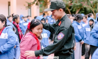 Tuổi trẻ Trung đoàn CSCĐ Bắc Trung Bộ ‘sưởi ấm mùa Đông’ ở vùng cao xứ Nghệ