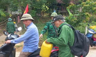 Hà Tĩnh: Khẩn cấp di dời bà con bản Rào Tre đi tránh bão