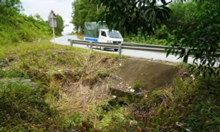 Cận cảnh hiện trường vụ thanh niên ngã xe rơi trúng thi thể cùng ngày tháng năm sinh