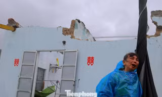 Một tháng hứng chịu 2 cơn bão, người Hà Tĩnh lâm cảnh 'màn trời chiếu đất'