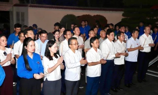 Thắp nến tri ân anh hùng liệt sĩ tại Ngã ba Đồng Lộc