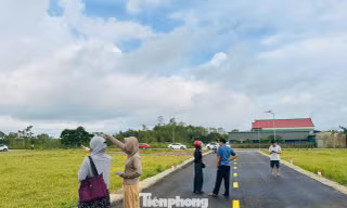 Trước đó dự án đất nền ven sông tại xã Toàn Lưu được mở bán rầm rộ, rất đông người đến xem, song địa phương khẳng định địa phương không có dự án đất nền nào.