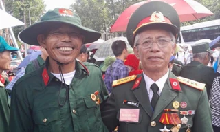 Xúc động chuyện hai cựu binh gặp lại nhau sau 48 năm tại sự kiện A80