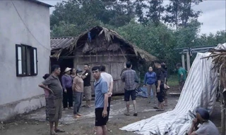 Vừa xem điện thoại vừa sạc, nam thanh niên bị sét đánh tử vong