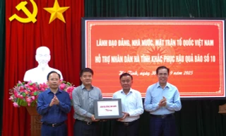 Lãnh đạo T.Ư thăm hỏi, hỗ trợ Hà Tĩnh khắc phục hậu quả bão số 10