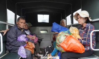 'Bão đến là phải đi, chỉ sợ trở về chẳng còn nhà cửa'