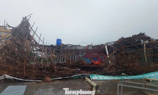 Bão số 10 càn quét, vùng biển Thiên Cầm tan hoang