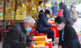 Cao điểm trẩy hội ở miền Trung, các dịch vụ ‘ăn theo’ nở rộ